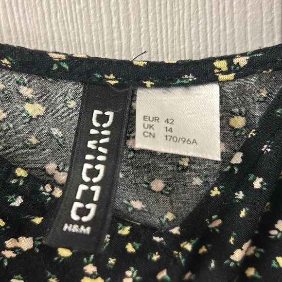 Divided Romper black floral size small with pockets and gathered waist - Picture 2 of 6